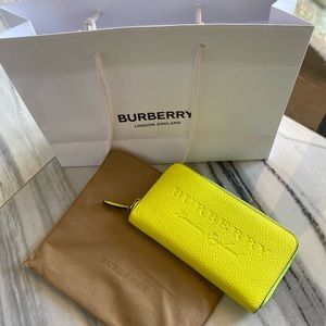 Burberry zip around wallet